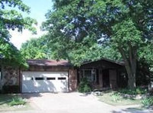 3401 Leverenz Dr, Saint Charles, MO 63301