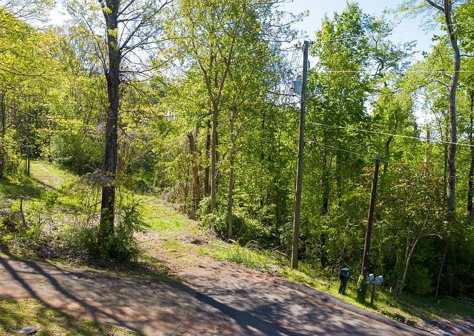1st image of 305 Wayne Rd
