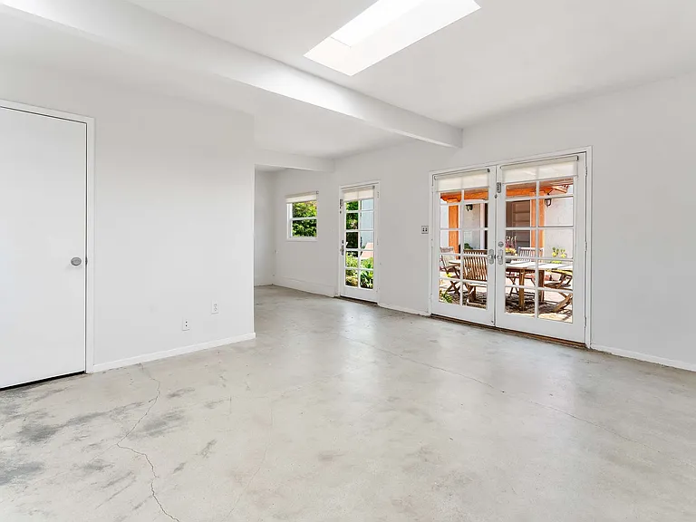 2231 Overland Ave — Photo 8