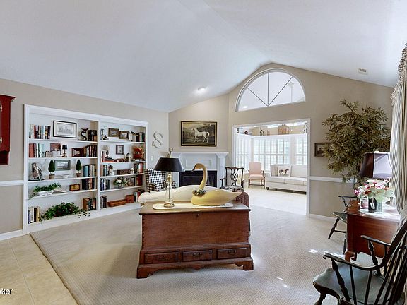 2nd image of 10430 Pine Glen Cir