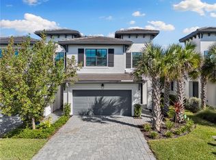 7606 Rockefeller Dr, Naples, FL 34119
