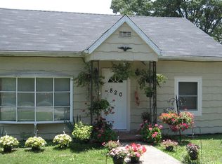 820 Yarborough St, Hendersonville, NC 28739