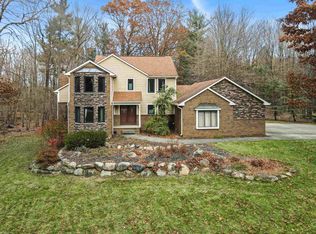 4448 Crystal Creek Dr, Lake Orion, MI 48362