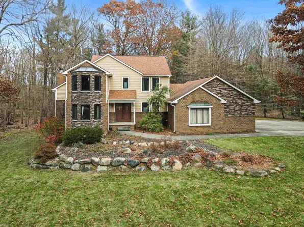 4448 Crystal Creek Dr, Lake Orion, MI 48362