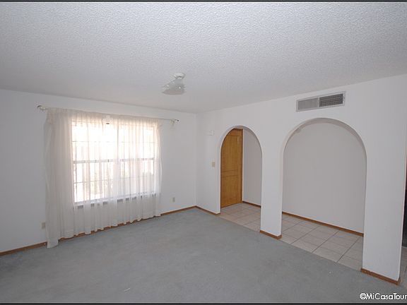 4th image of 808 Hempstead Dr