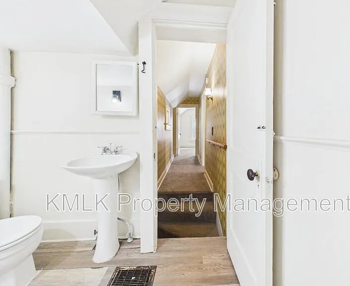 183 N Union St — Photo 32