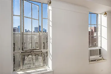 Rented by R New York