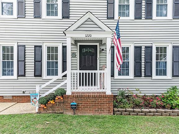3rd image of 1220 Colony Pines Dr