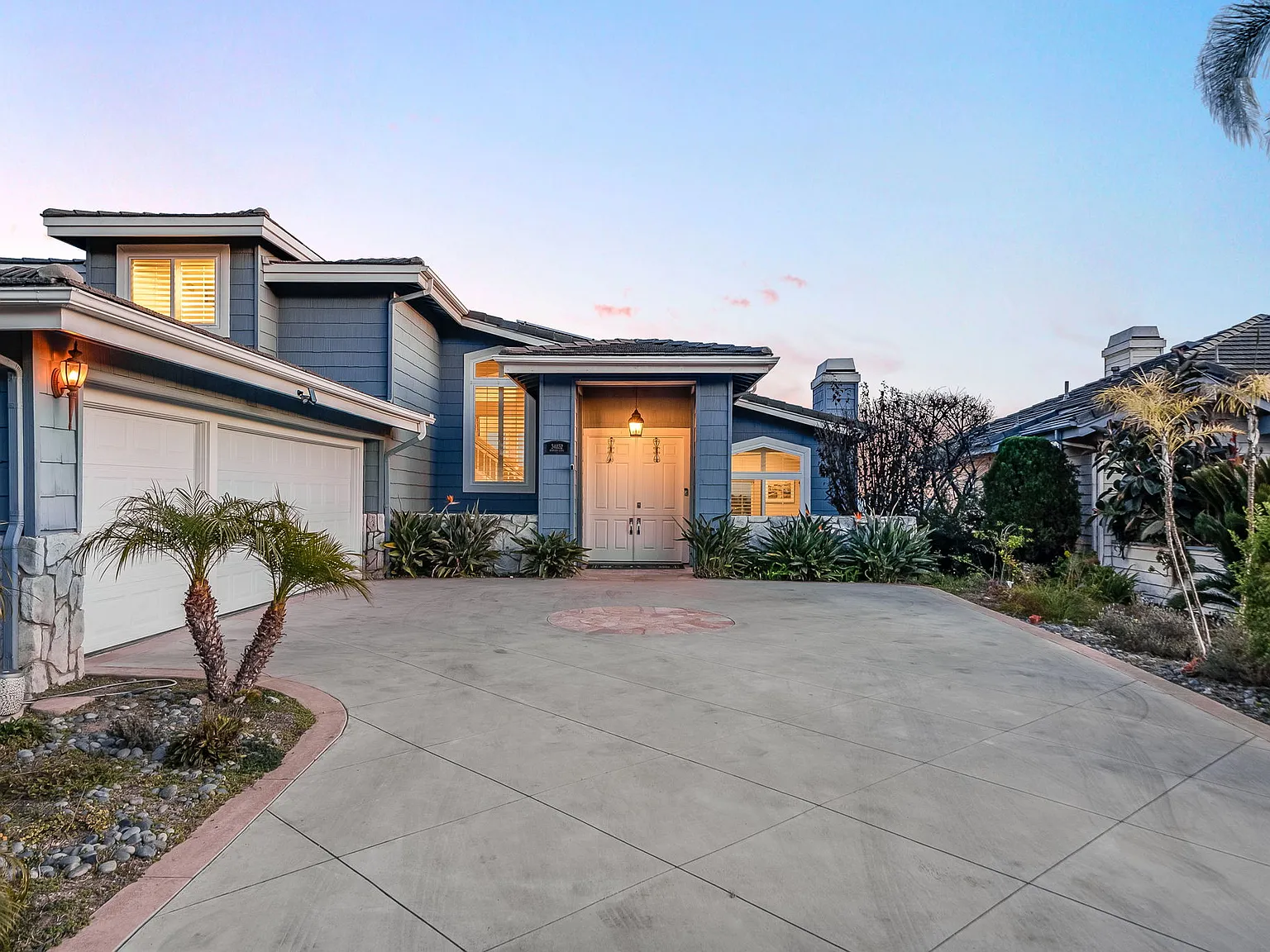 4 bed, 4.5 bath, 3264 sqft, $10,500 — Photo 3