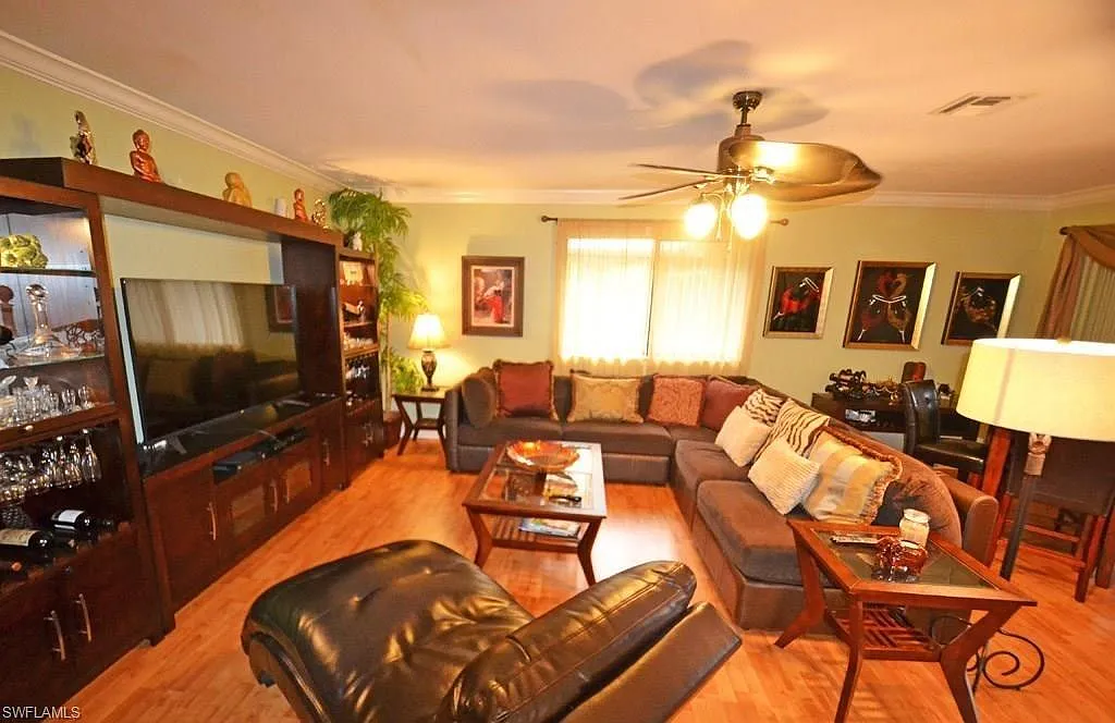2 bed, 2.5 bath, 1528 sqft, $3,800 — Photo 2