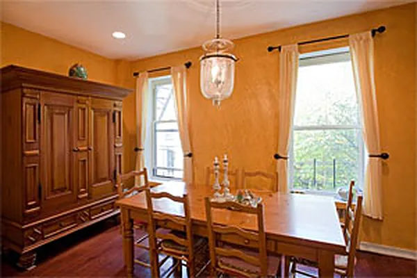 Sold by Warren Lewis Realty | media 31