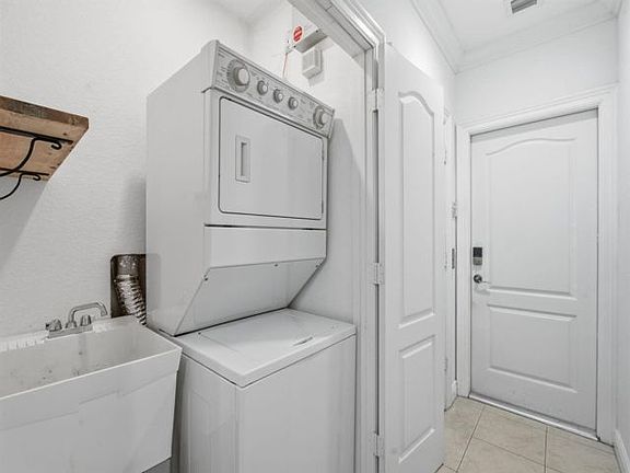 2nd image of 601 S Federal Hwy APT 28