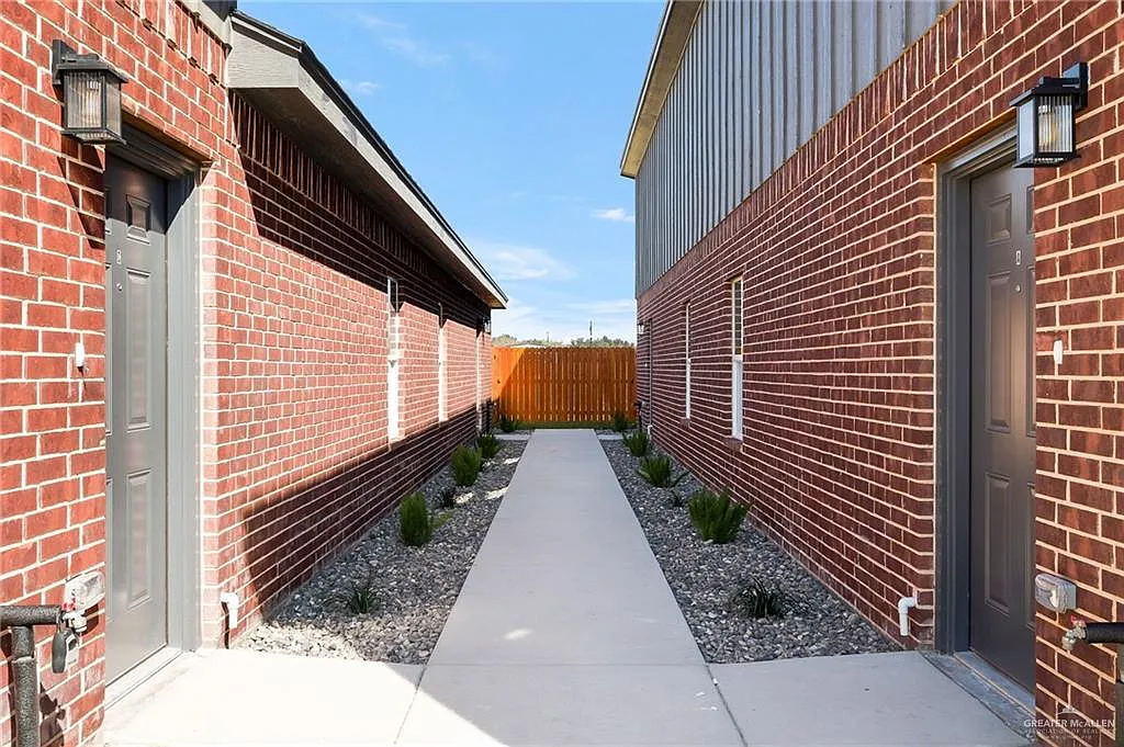2 bed, 2.0 bath, 1000 sqft, $1,250 — Photo 3