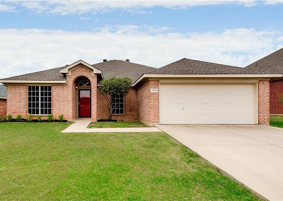 1st image of 1719 Country Crest Ln