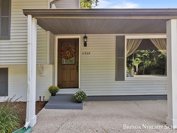 3rd image of 11506 Lakeshore Ave