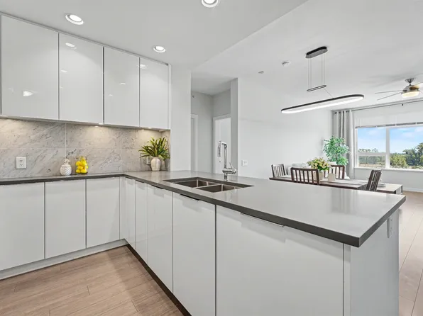 3289 Riverwalk Ave #604, Vancouver, BC V5S 0G2