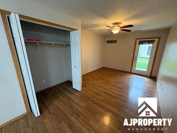 4th image of 925 S Newcomb Ave APT 13