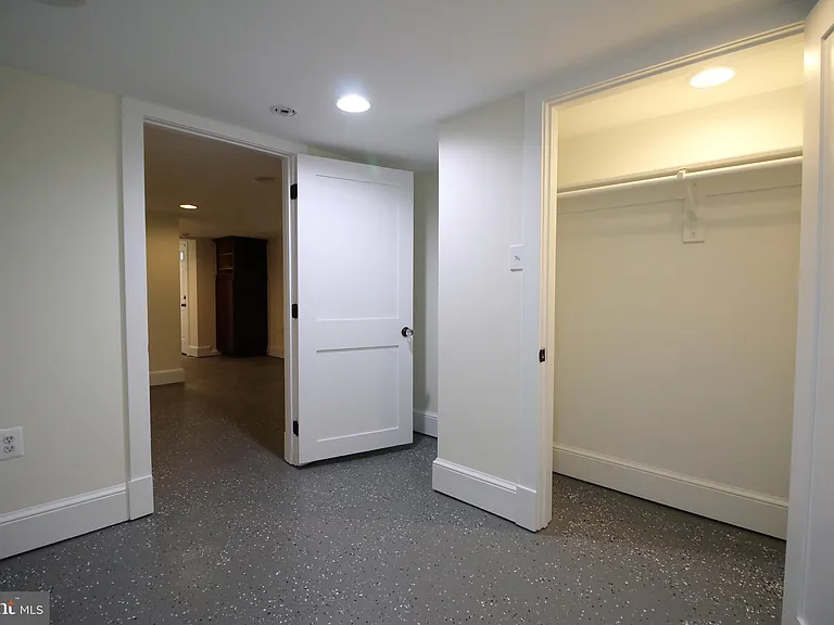 2417 Otis St NE — Photo 24