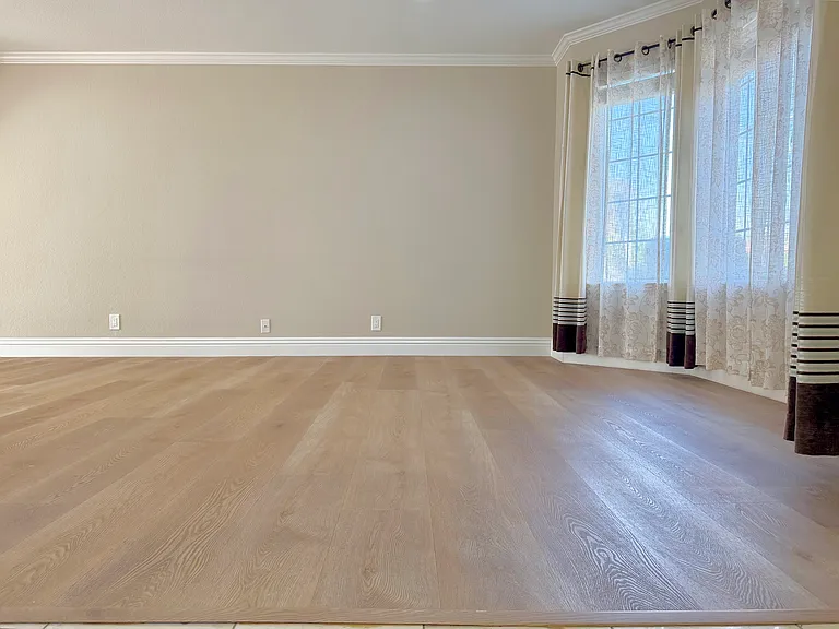 1066 Sandalwood Ln — Photo 3