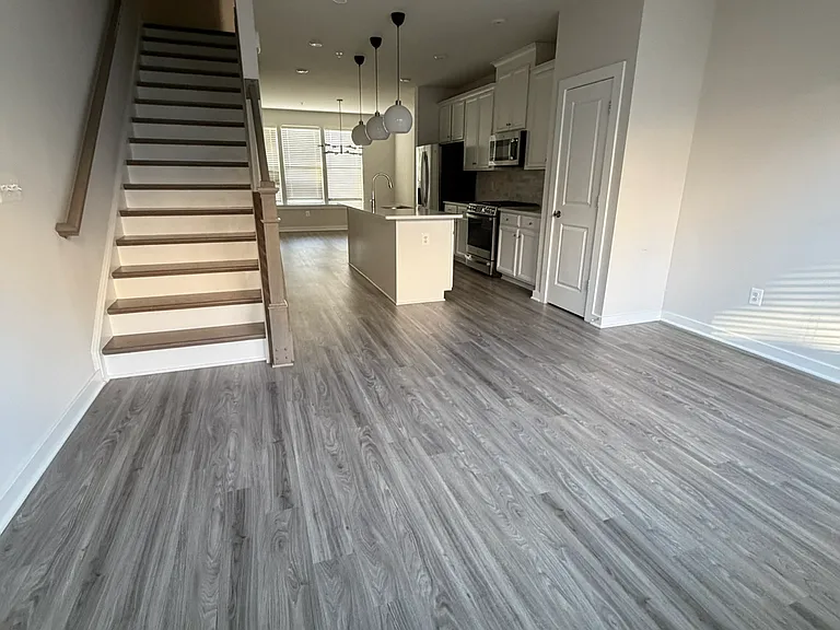 2560 Nicholson St — Photo 6