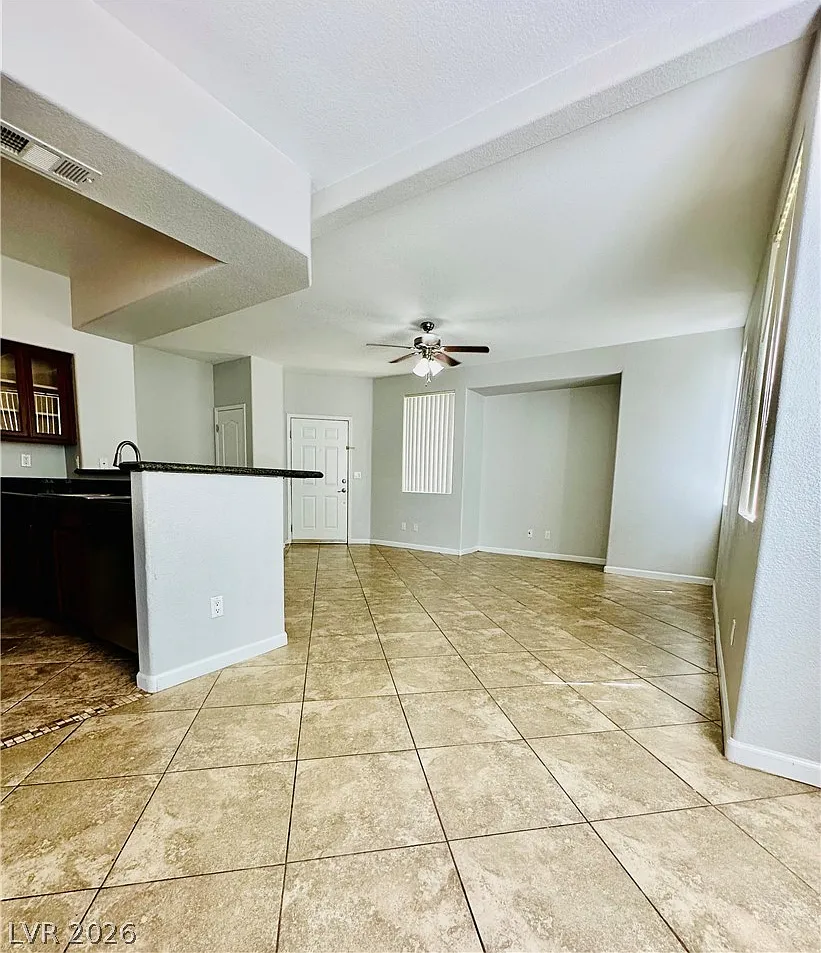 3 bed, 2.0 bath, 1265 sqft, $1,700 — Photo 3