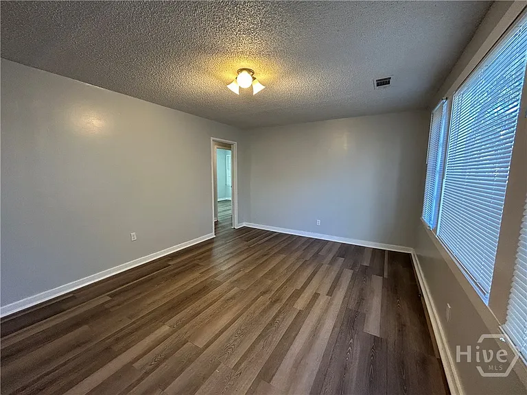 3715 Skidaway Rd — Photo 7