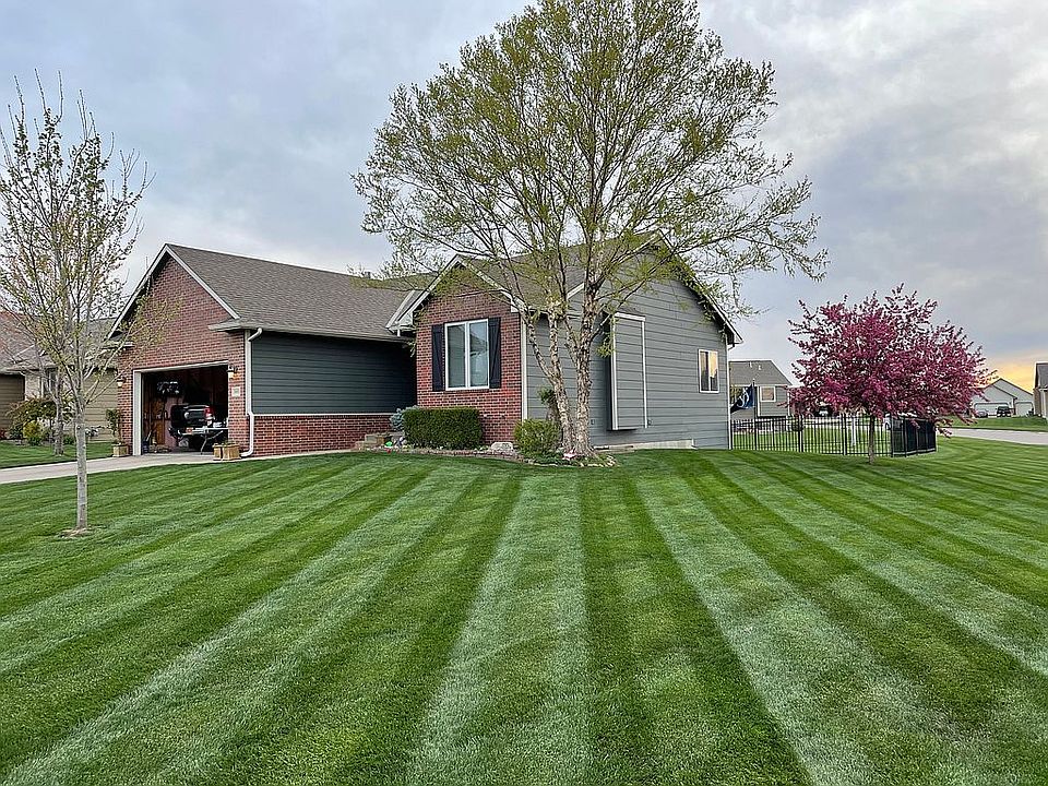 2nd image of 10933 W Waterside Ct