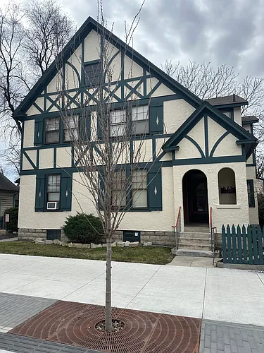 323 W Grove St Photo 1