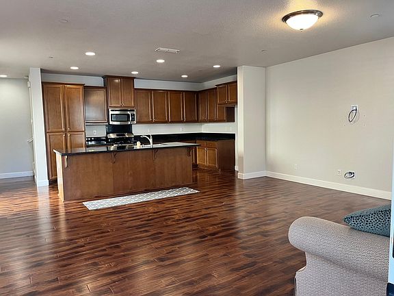 2nd image of 1320 Bugby Ln