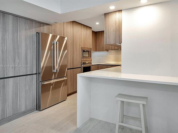 5th image of 9 Island Ave APT 911