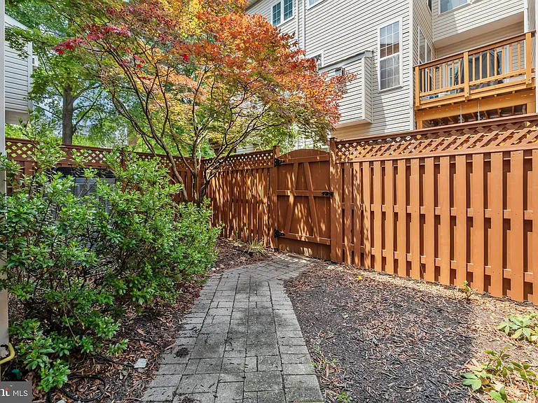 5011 Waple Ln — Photo 61