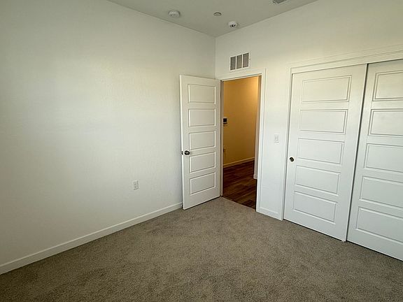 3rd image of 1024 Deerhorn Dr W