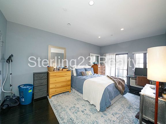 4th image of 31-81 37th St #3AA