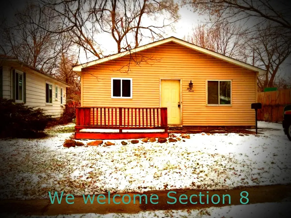 37 E Hopkins Ave