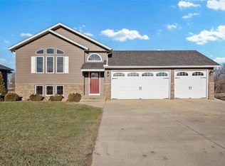 2220 Indian Creek Rd, Marion, IA 52302