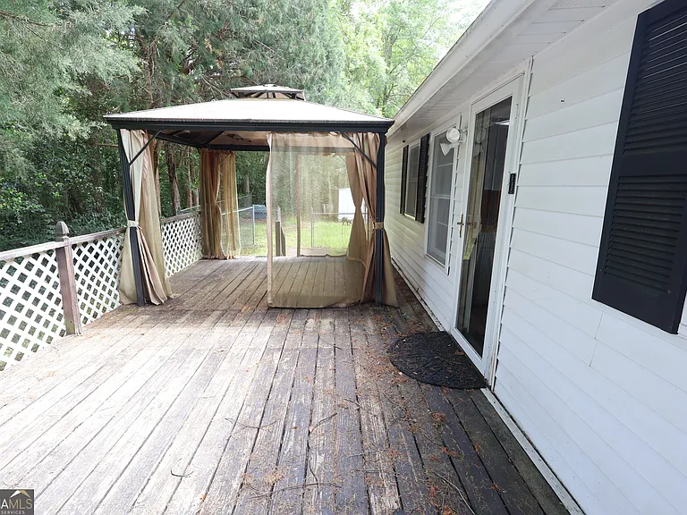 140 Bell Ave SE — Photo 28