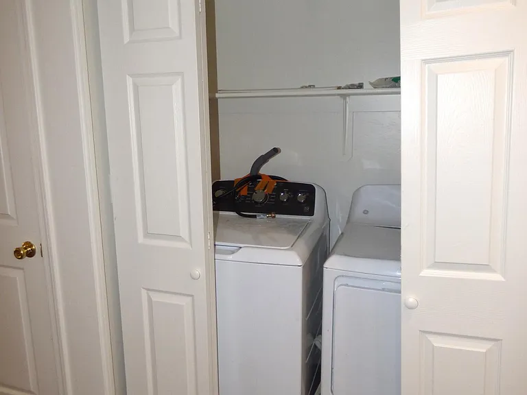 1077 N Riverside Dr #1 — Photo 6