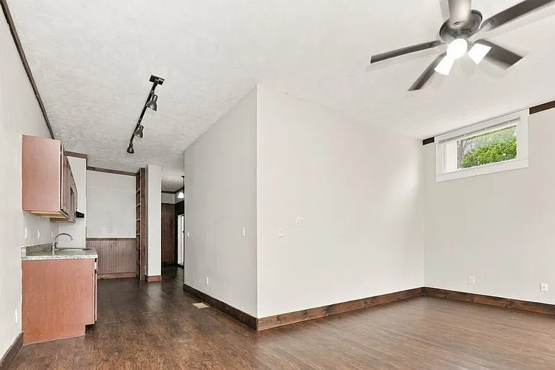 2 bed, 1.0 bath, $845 — Photo 4