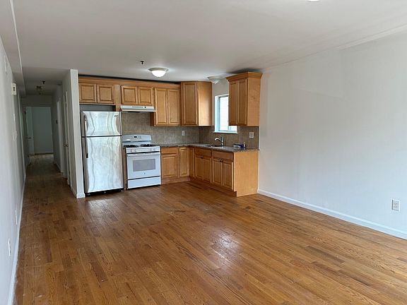 4th image of 342 E Davis Ave