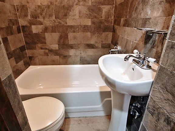 5th image of 11 Waverly Pl APT 3N