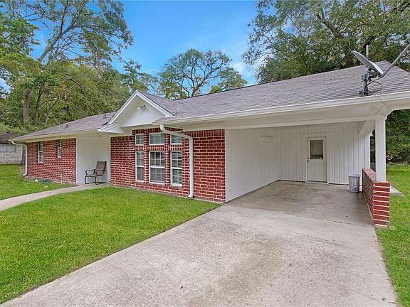 4th image of 1827 Live Oak Dr