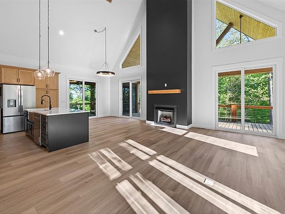 3rd image of 254 Falls Ln