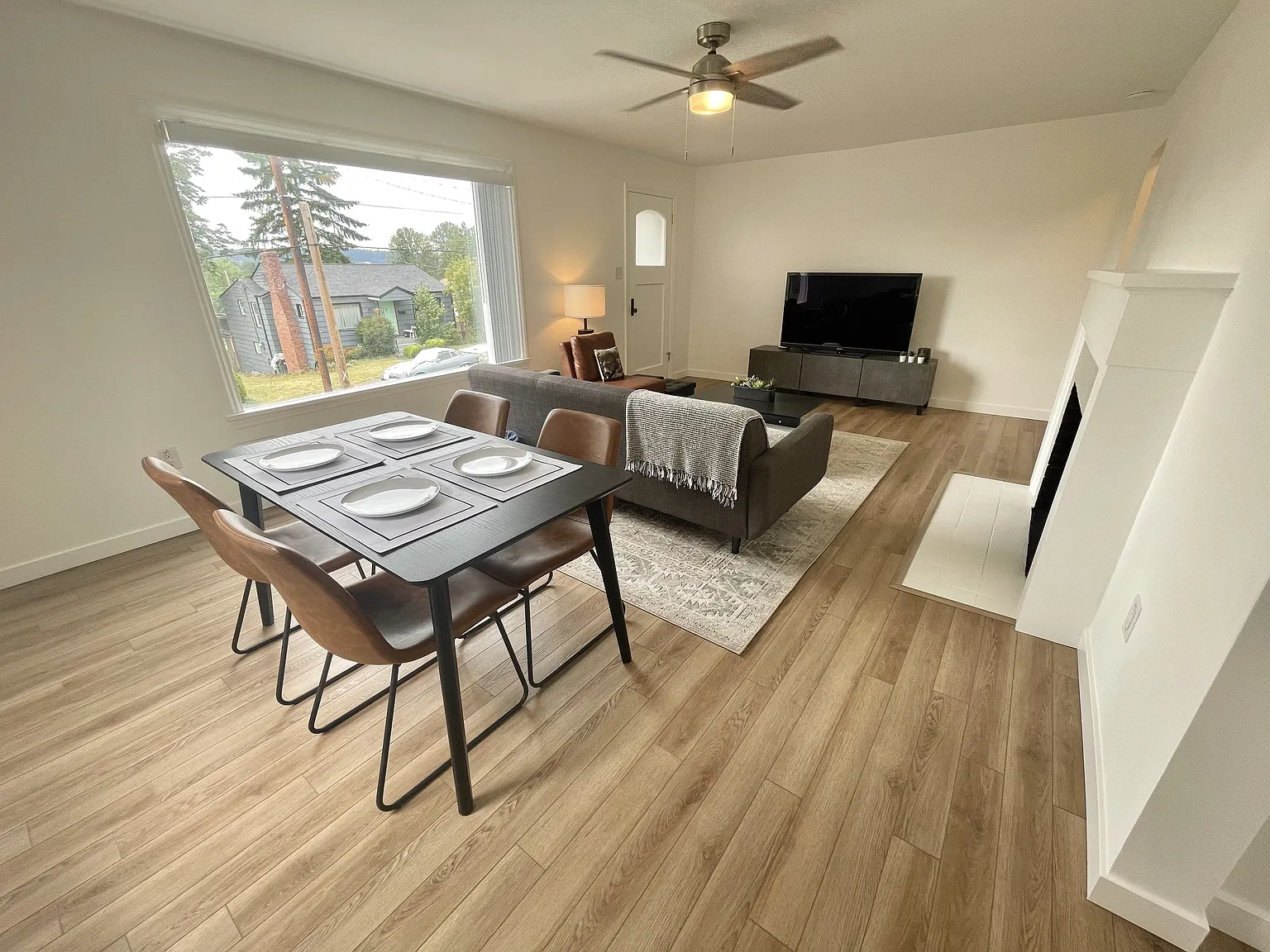 3 bed, 2.0 bath, 1620 sqft, $2,995 — Photo 3