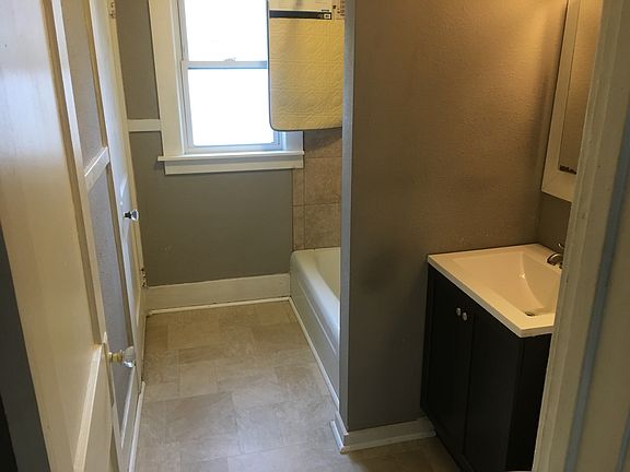 4th image of 2210 Fernwood Ave