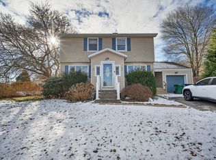 27 Upper Bartlett Rd, Quaker Hill, CT 06375