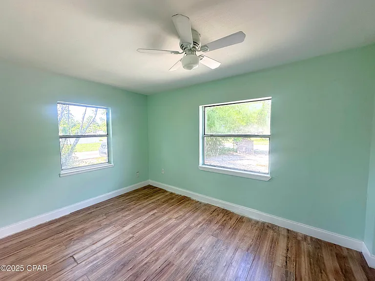 706 Bay Ave — Photo 6