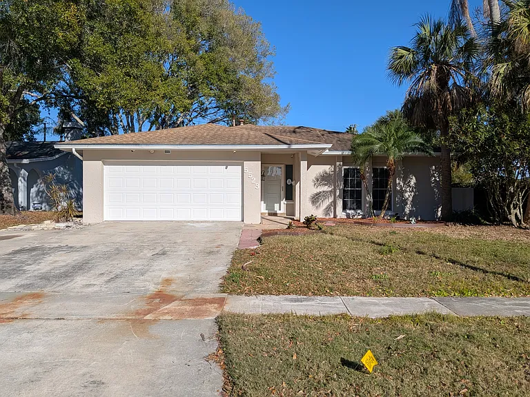 5523 Venetian Blvd NE — Photo 1