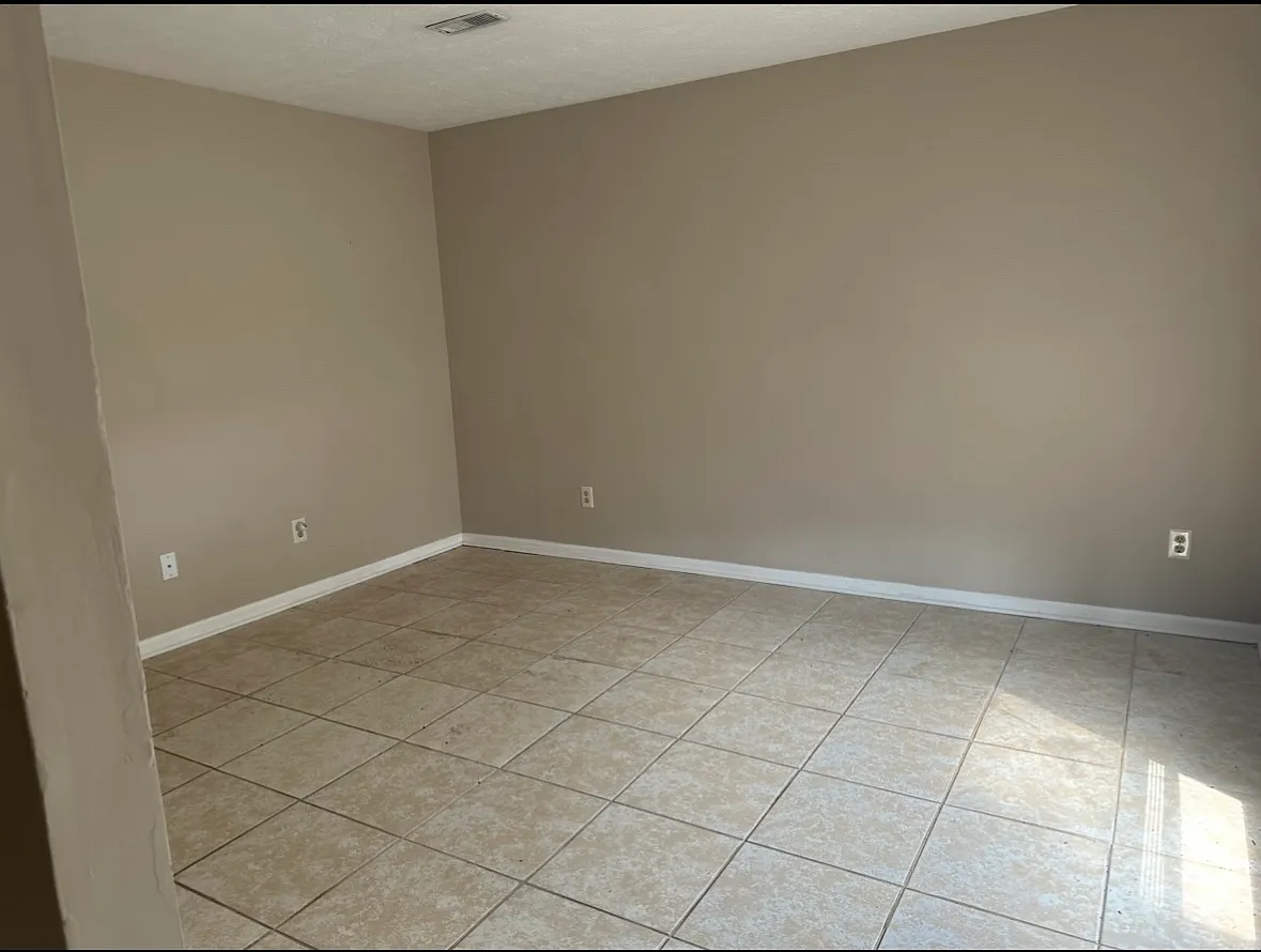 2 bed, 1.5 bath, 1024 sqft, $1,050 — Photo 1
