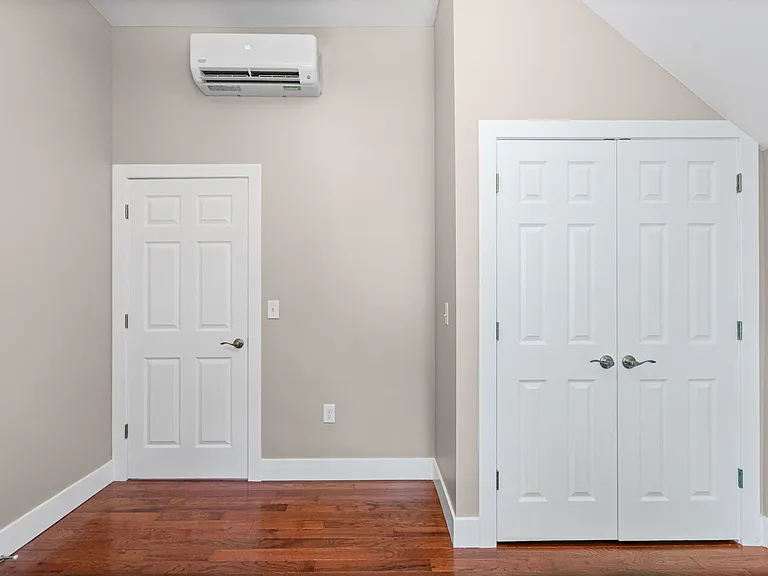 521 Warren St #4 — Photo 7