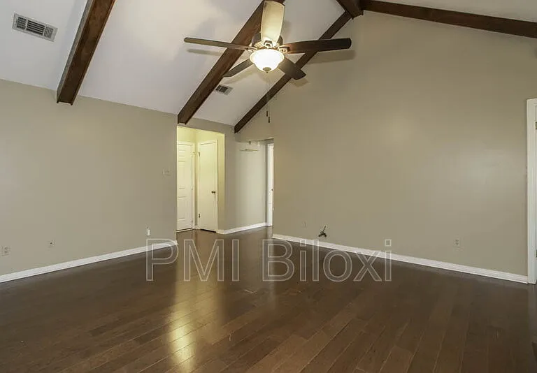 776 Whitney Dr — Photo 4